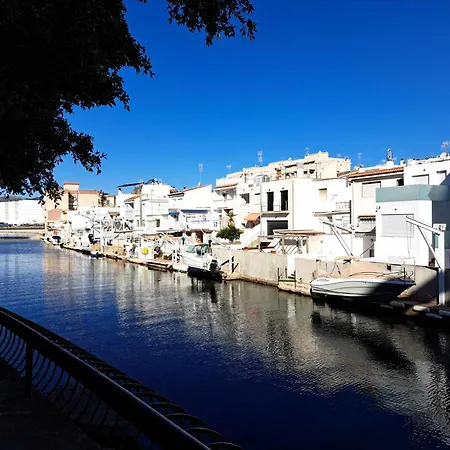 Private Villa With Heated Pool Close To The Beach.-3