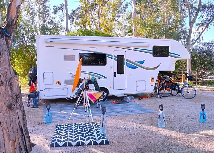 Hotel cerca del colegio: Camping La Naranja